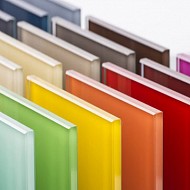 Цветное непрозрачное стекло толщиной 4 мм, окрашенное специальным слоем краски. На выбор 25 цветов по RAL.
