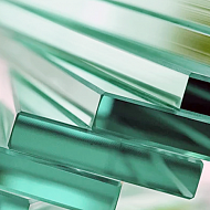 Обычное прозрачное стекло применяется для остекления окон, изготовления стеклопакетов, балконных дверей, витражей и решения многих других проектов.