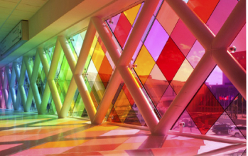 Стекло триплекс цыетное